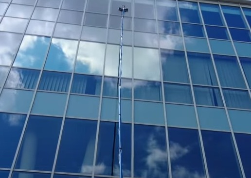 Wysokościowe mycie okien i fasad szklanych