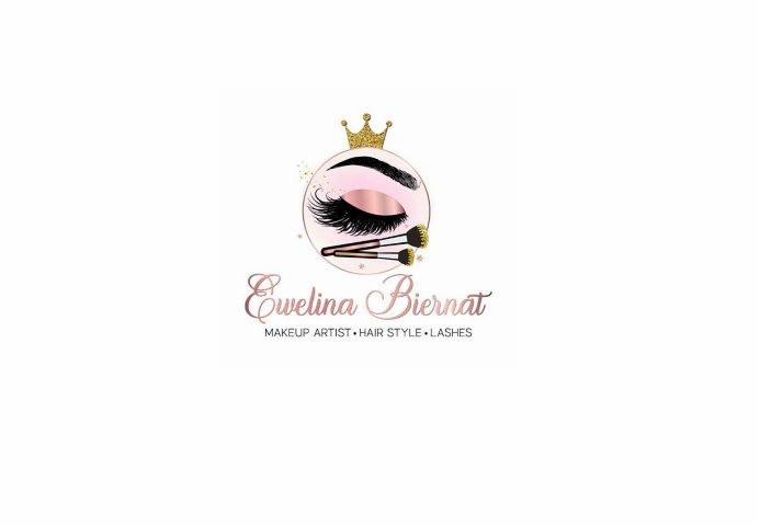 Logo firmy kosmetycznej: stylizowane oko z długimi rzęsami pod koroną, pędzle do makijażu i nazwa firmy 'Ewelina Biernat' z dopiskiem 'MAKEUP ARTIST • HAIR STYLE • LASHES'.