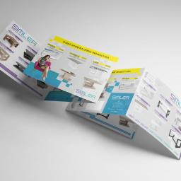 Ambient Studio - Rozłożona ulotka reklamowa firmy Simler z Nysy, prezentująca ofertę promocyjną na ławy i stoliki, z widoczną modelką na jednym ze zdjęć.