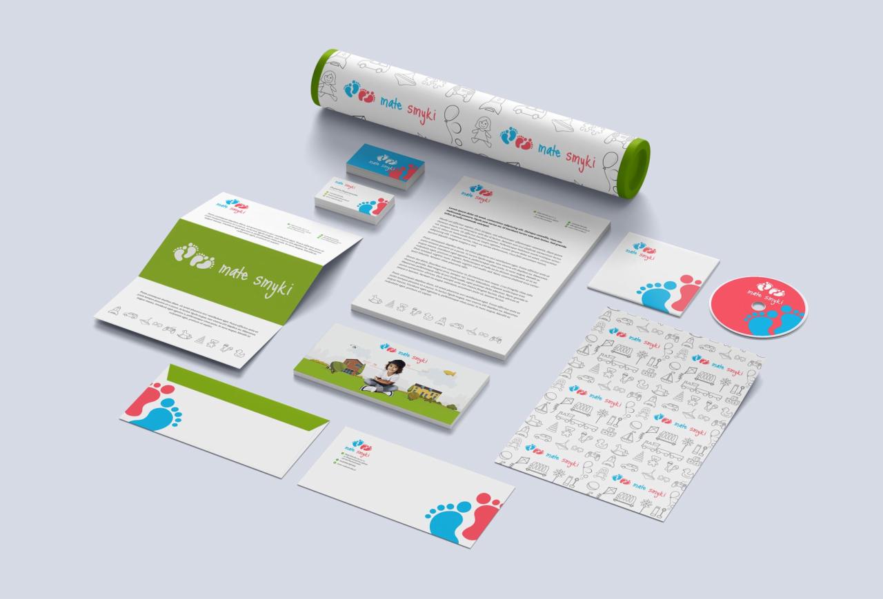 Komplet materiałów identyfikacji wizualnej firmy dziecięcej: wizytówki, papier firmowy, koperty, ulotki, płyta CD i tuba z logo i motywem stóp.