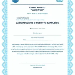 Skan zaświadczenia o odbytym szkoleniu z zakresu chłodnictwa, wydane przez firmę 'KOSOWSKI', z adresami firmowymi i numerem rejestracyjnym FGAZ-Z/10/0001/16, opatrzone niebieską, ozdobną ramką.