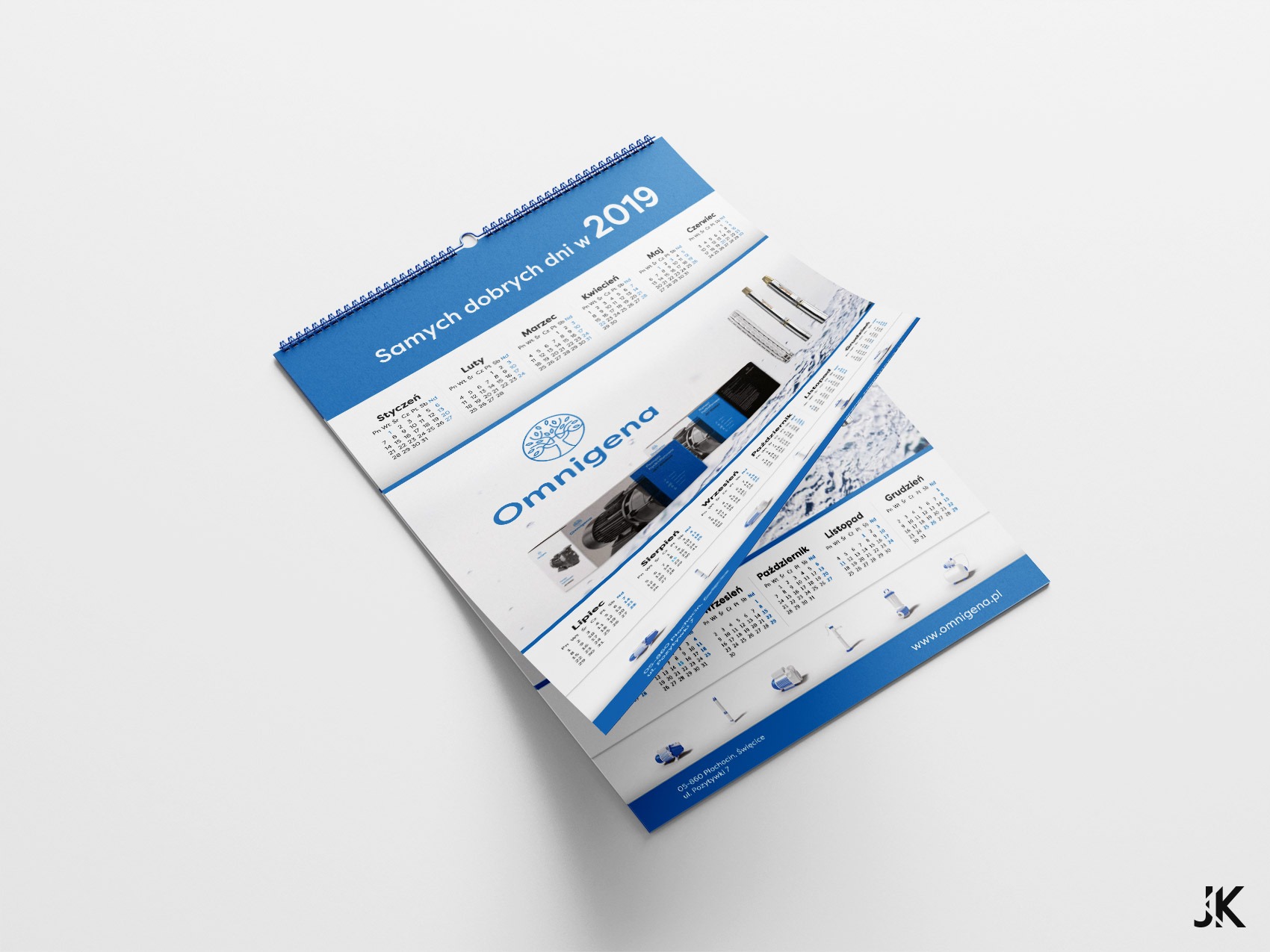 Kalendarz trójdzielny na rok 2019 firmy Omnigena z logo i zdjęciami produktów, leżący na białym tle.