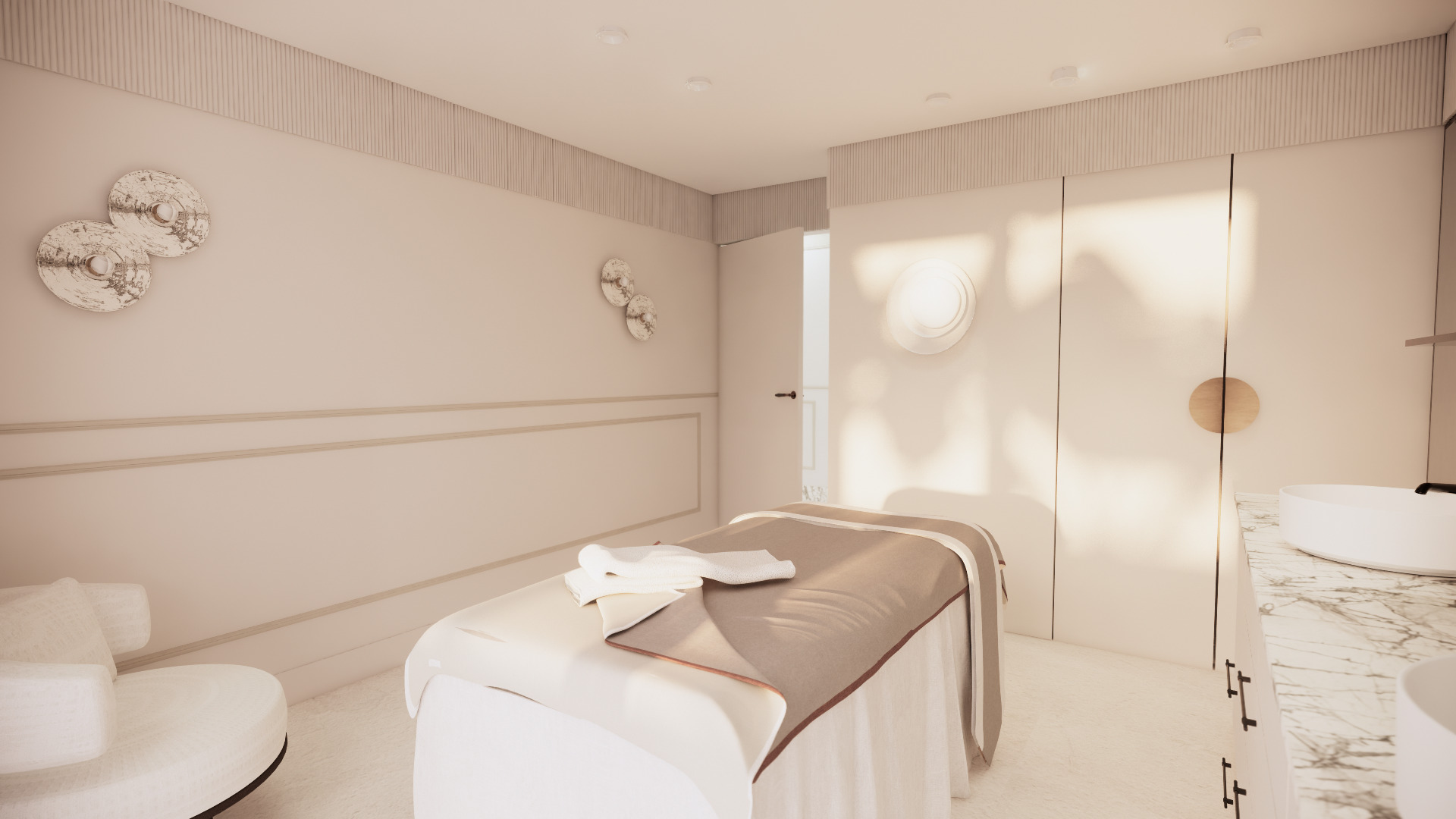 Jasne wnętrze gabinetu kosmetycznego z leżanką, umywalką na marmurowym blacie i dekoracyjnymi panelami ściennymi w odcieniach beżu i bieli.