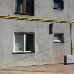 Instalacja gazowa do dwóch mieszkań po elewacji budynku 