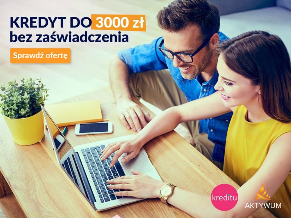 Para przegląda ofertę kredytową na laptopie; mężczyzna w okularach patrzy na ekran, kobieta wpisuje dane. Na biurku roślina w żółtej doniczce, telefon i notatnik. W tle napis 'Kredyt do 3000 zł bez...