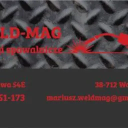 Wizytówka firmy Weld-Mag z czerwonym logo przedstawiającym spawarkę na tle metalowej blachy ryflowanej, zawierająca dane kontaktowe: adres, numer telefonu i adres e-mail.