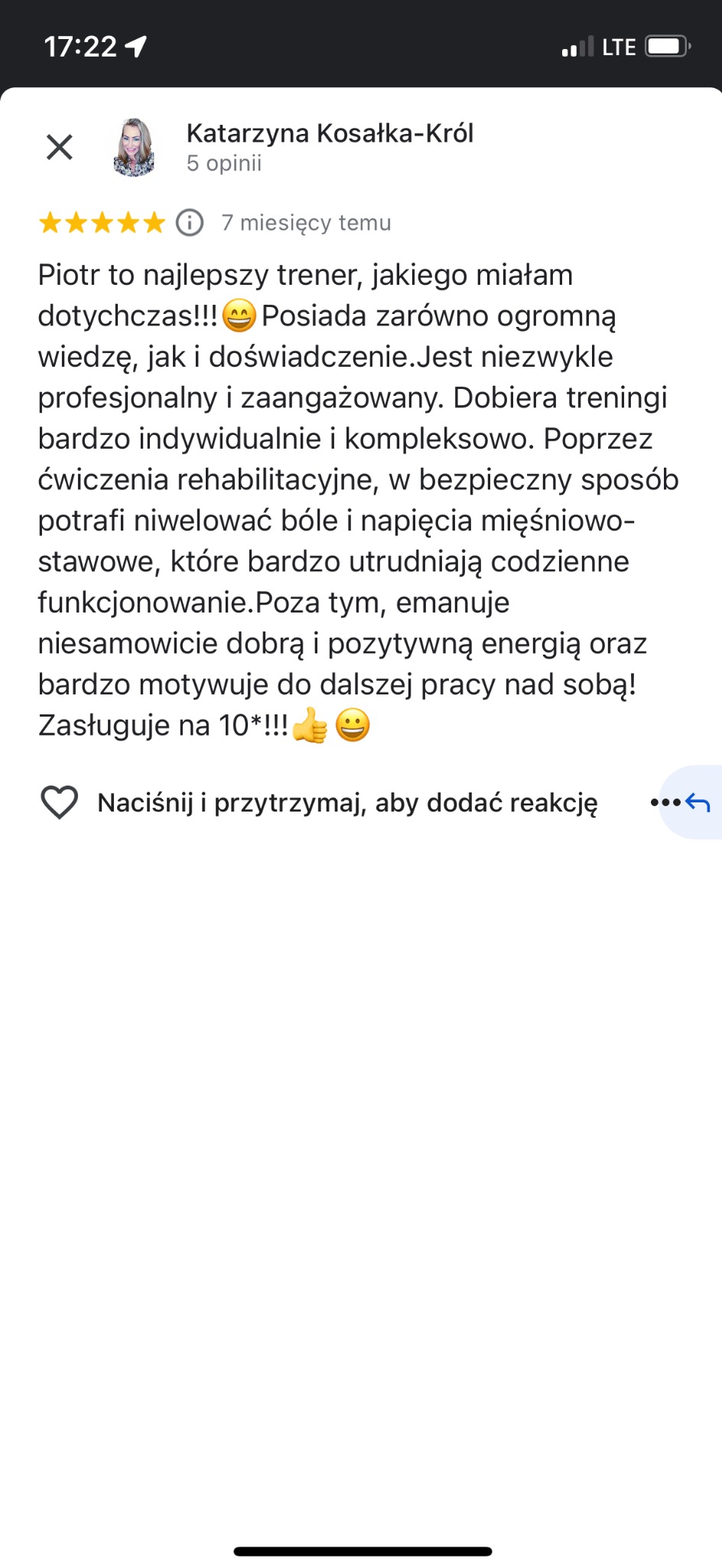 Zrzut ekranu pozytywnej opinii o trenerze Piotrze, podkreślającej jego wiedzę, profesjonalizm, indywidualne podejście i skuteczność w rehabilitacji, z oceną 10/10.