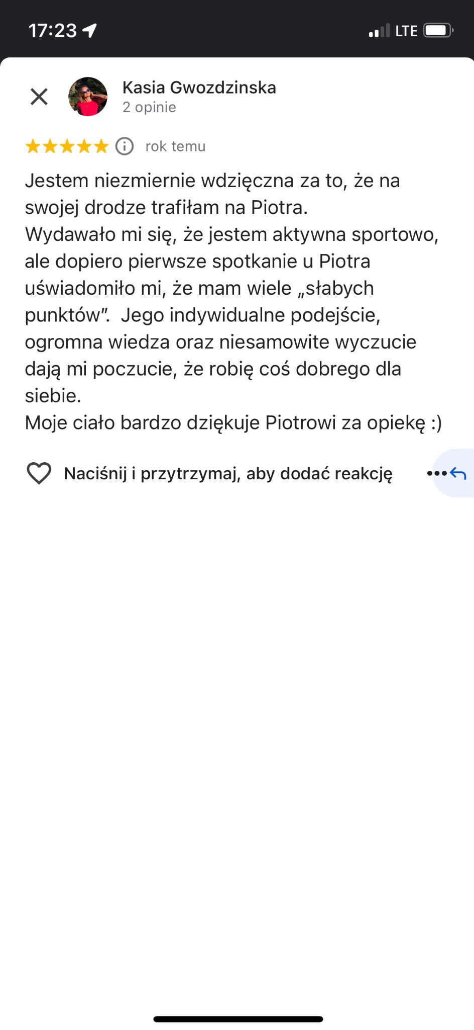 Zrzut ekranu pozytywnej opinii o usłudze trenera personalnego Piotra z Komorowa, gdzie klientka Kasia Gwozdzinska wyraża wdzięczność za indywidualne podejście i wiedzę trenera.