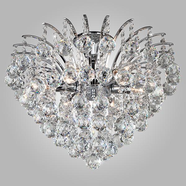 Kryształowy plafon sufitowy z chromowanymi ramionami, oświetlony od wewnątrz, na jednolitym szarym tle.