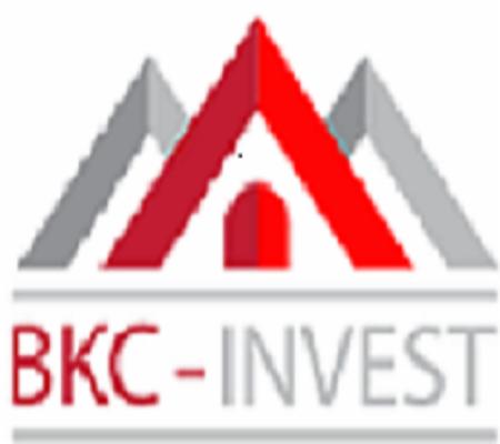 Logo firmy BKC-INVEST z motywem dachu w kolorach czerwonym i szarym.