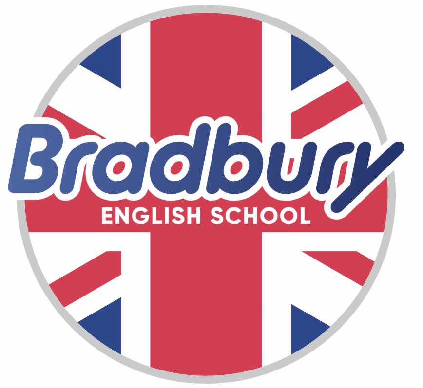 Okrągłe logo 'Bradbury ENGLISH SCHOOL' na tle flagi Wielkiej Brytanii, z niebieskim napisem Bradbury i czerwono-białą flagą.
