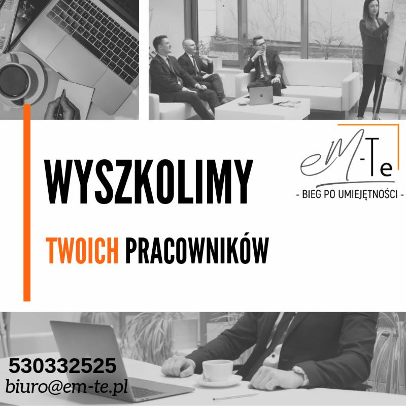 Kompozycja graficzna: u góry kolaż przedstawiający osoby pracujące przy laptopie, grupę biznesmenów na spotkaniu i kobietę prezentującą coś na flipcharcie; poniżej tekst 'Wyszkolimy Twoich...