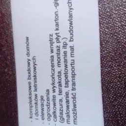 Fragment ulotki reklamowej firmy budowlanej z wypisanymi usługami: kompleksowe budowy domów, elewacje, wykończenia wnętrz, montaż płyt karton-gips, malowanie, tapetowanie.