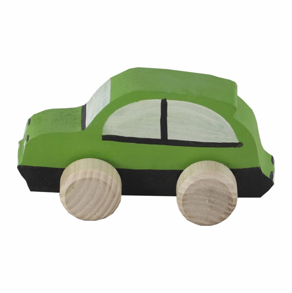 Prosta, ręcznie malowana, zielona zabawka - drewniany samochodzik z jasnymi, okrągłymi kołami i czarnym podwoziem.