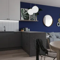 Wizualizacja nowoczesnej kuchni z ciemnymi szafkami, białymi górnymi szafkami, blatem z ciemnego kamienia, okrągłym lustrem na granatowej ścianie i drewnianym stołem jadalnym z metalowym krzesłem...