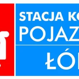 Grafika informacyjna: biały schematyczny samochód z lupą na czerwonym tle, obok niebieski napis 'Stacja Kontroli Pojazdów Łódź'.
