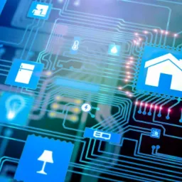 Schemat ideowy inteligentnego domu z ikonami urządzeń, w niebieskiej tonacji, przedstawiający koncepcję automatyzacji i sterowania domem.