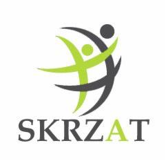 Logo firmy SKRZAT z abstrakcyjnym symbolem dwóch stylizowanych postaci, jedna zielona, druga szara, tworzących dynamiczną kompozycję.