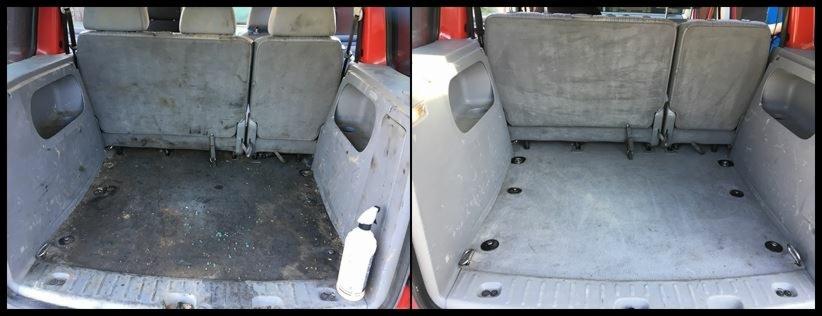 Porównanie przed i po czyszczenia bagażnika samochodu typu kombi, widoczny brudny dywanik i plastikowe elementy po lewej stronie oraz czysty dywanik po prawej stronie, butelka ze środkiem czyszczącym.