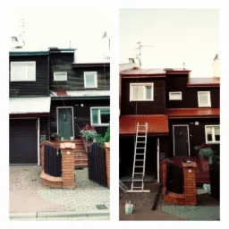 Porównanie elewacji domu przed i po renowacji, z nowym czerwonym dachem i drabiną opartą o budynek.