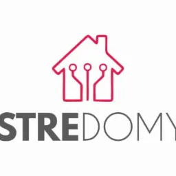 Logo firmy BYSTREDOMY.PL z symbolem domu z elementami obwodów elektronicznych w kolorze czerwonym.