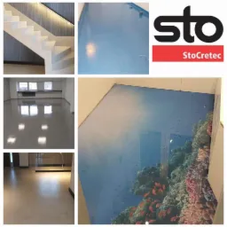 Kolaż zdjęć przedstawiających różne wykończenia podłóg: białe schody z oświetleniem, błękitna podłoga, szara podłoga w pustym pomieszczeniu, podłoga w korytarzu oraz podłoga z motywem rafy...