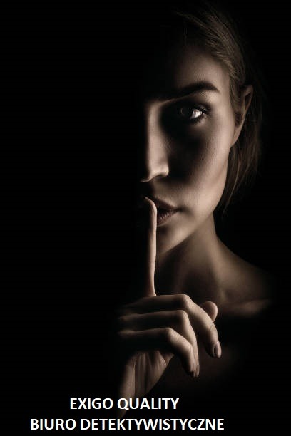Portret kobiety z palcem na ustach w mrocznym oświetleniu, sugerujący tajemniczość i dyskrecję, z tekstem 'Biuro Detektywistyczne'.