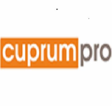 Pomarańczowe logo 'cuprum pro' na białym tle, z widocznym efektem rozmycia.