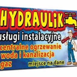 Reklama usług hydraulicznych z kreskówkowym hydraulikiem trzymającym klucz francuski, z wypisanymi usługami: centralne ogrzewanie, woda i kanalizacja, gaz.