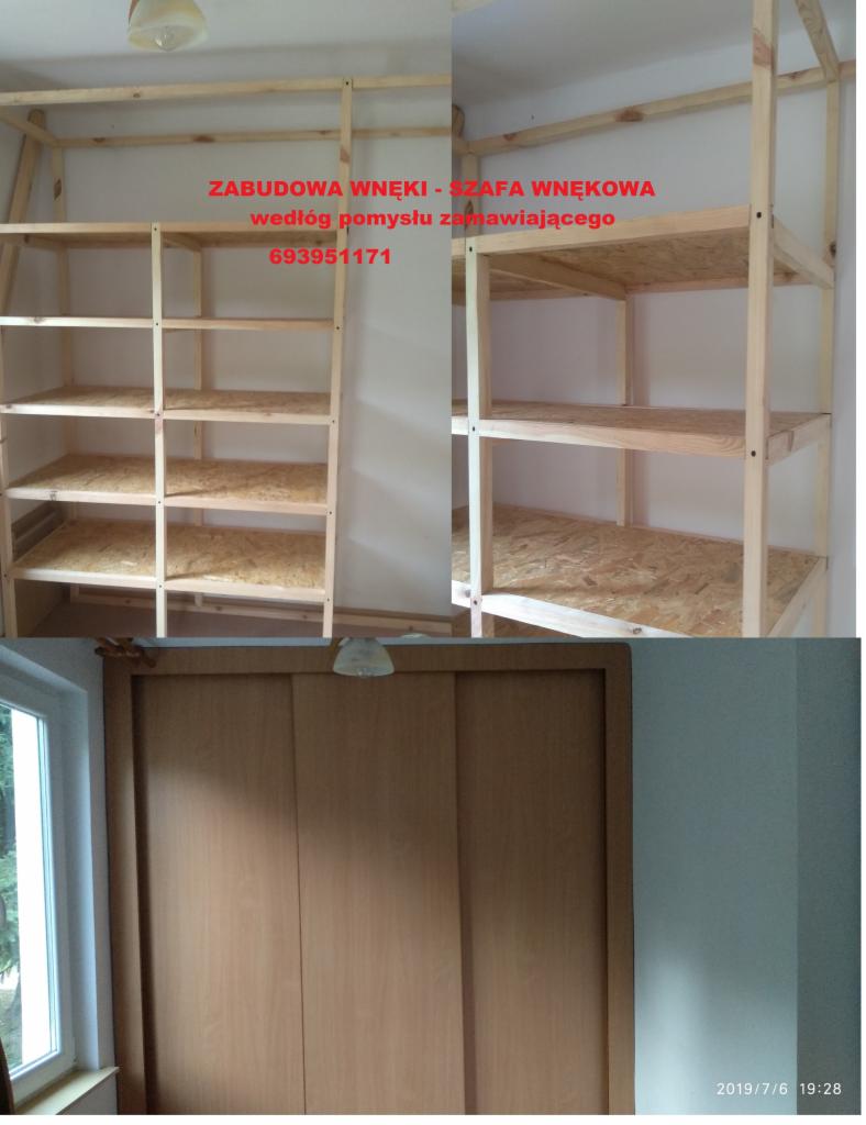 Wnęka z drewnianą zabudową regałową z surowego drewna i szafa z przesuwnymi drzwiami z jasnego drewna, widok z dołu.