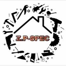 Grafika wektorowa z sylwetkami narzędzi budowlanych otaczających kontur domu i napis Z.P-SPEC w ceglanym stylu.