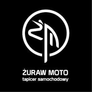 Białe logo firmy Żuraw Moto na czarnym tle, z abstrakcyjnym symbolem tapicerki samochodowej w okręgu.