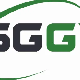 Logo firmy SG GRA, z czarnymi literami SG i zielonymi literami GRA, otoczone zielonym łukiem.