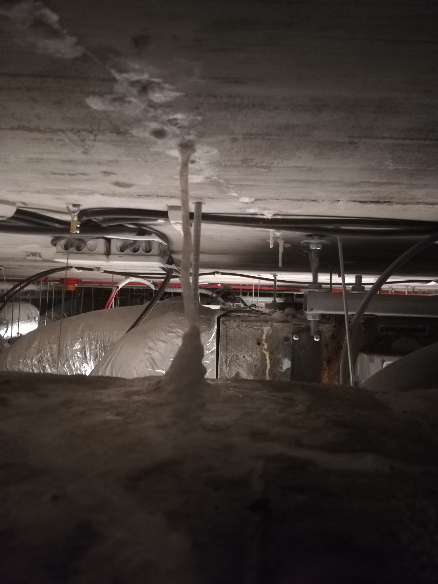 Doszczelnianie stropów, ścian, posadzek, przepustów rur