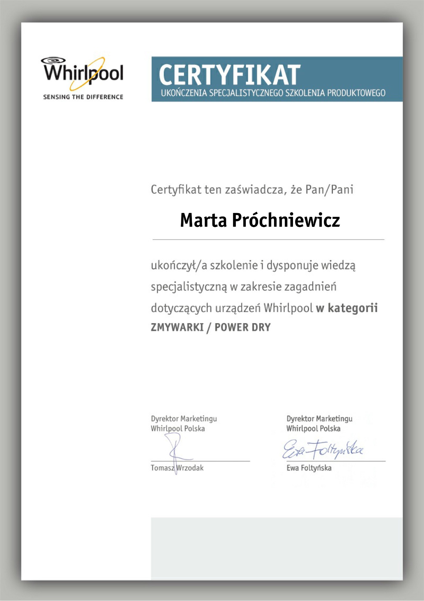 Certyfikat ukończenia specjalistycznego szkolenia produktowego Whirlpool dla Marty Próchniewicz, potwierdzający wiedzę w zakresie zmywarek i Power Dry, podpisany przez dyrektorów marketingu.