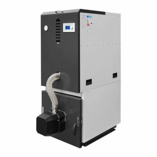 Nowoczesny piec dwukomorowy na paliwo stałe z panelem sterowania, widoczny podajnik paliwa i wąż doprowadzający powietrze.