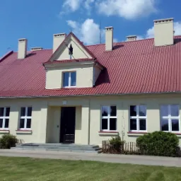 Termomodernizacja szkoły podstawowej. Wraz z remontem elewacji efekt końcowy.