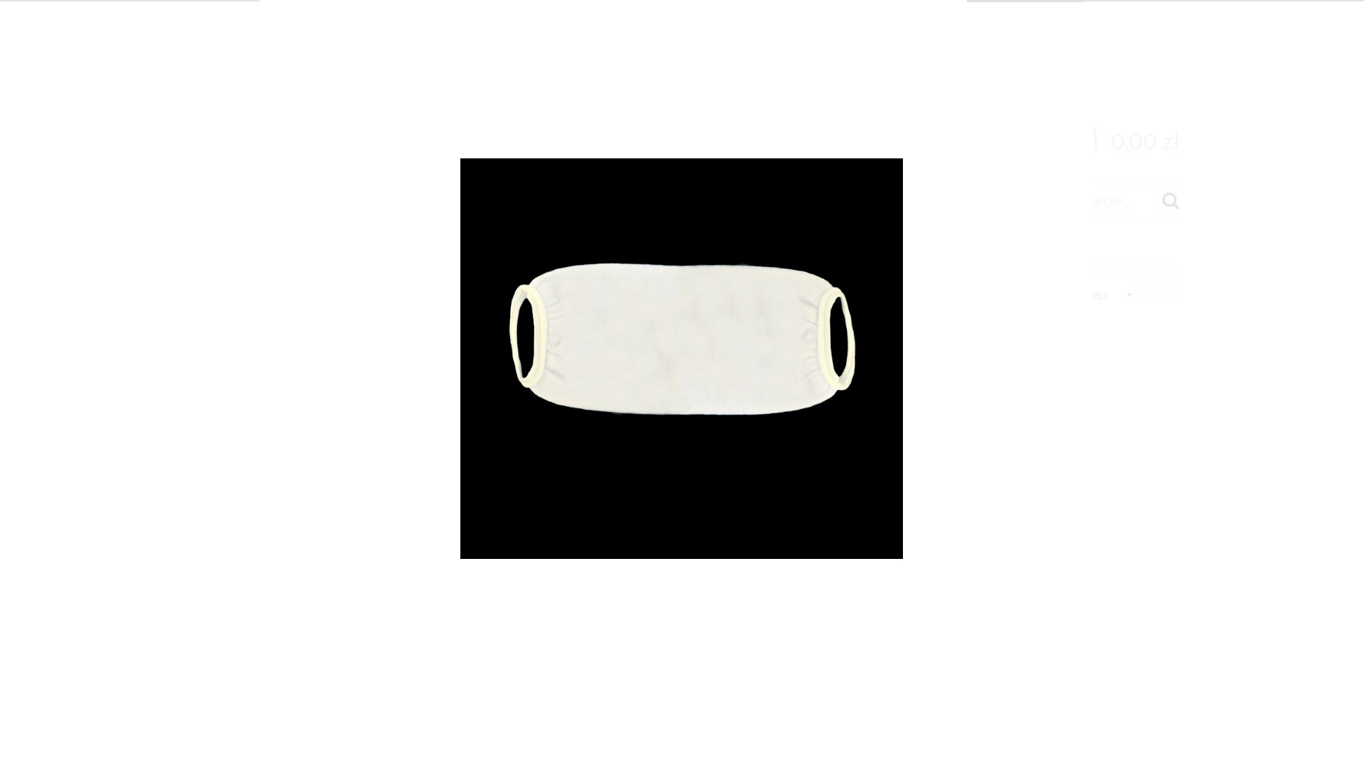 Jasna, płaska maseczka ochronna z gumkami na czarnym tle, prezentowana na stronie sklepu internetowego.