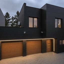 AUMÜLLERDESIGN Studio Projektowe - Elegancki, dwukondygnacyjny budynek o czarnej, fakturowanej elewacji, z dwoma drewnianymi bramami garażowymi i drzwiami wejściowymi. Liniowe oświetlenie LED podkreśla bryłę w wieczornym świetle.