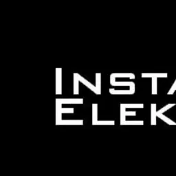 Logo firmy GAW Electro z napisem Instalacje Elektryczne, białe litery na czarnym tle, stylizowane A z symbolem błyskawicy.