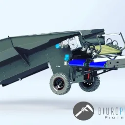 Model 3D maszyny rolniczej z elementami transportującymi, widoczne koła i mechanizmy, render na białym tle z logo biura projektowego.