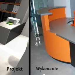 Porównanie projektu wizualizacji 3D z wykonaną realizacją: zakrzywiona lada recepcyjna w kolorze pomarańczowym i szarym, z krzesłem w tle, oraz szafki biurowe w podobnej kolorystyce.
