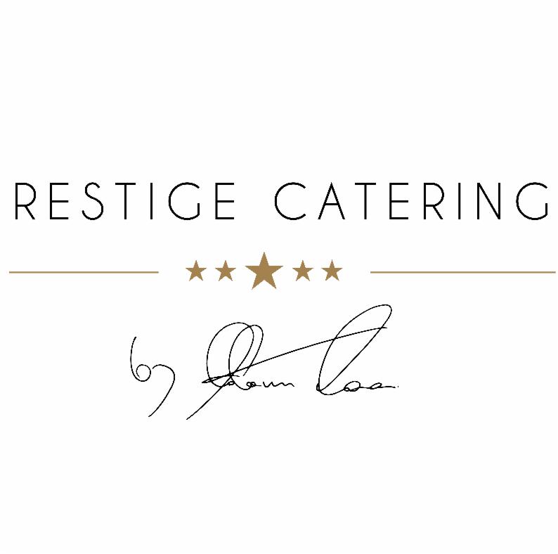 Logo firmy Restige Catering z czterema złotymi gwiazdkami i odręcznym podpisem na białym tle.