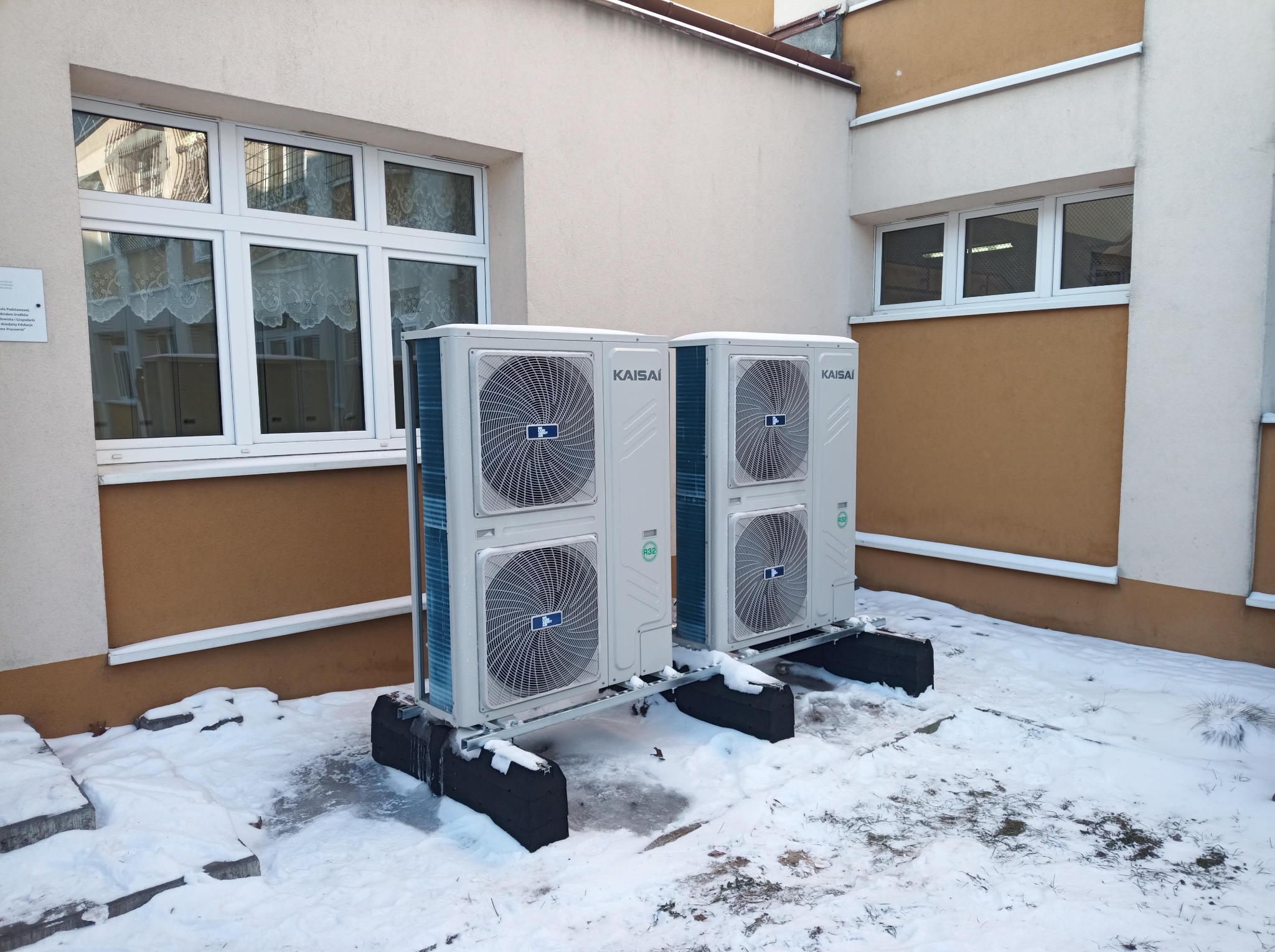 Realizacje w Szkołach / Przedszkolach / Budynkach Wielkopowierzchniowych