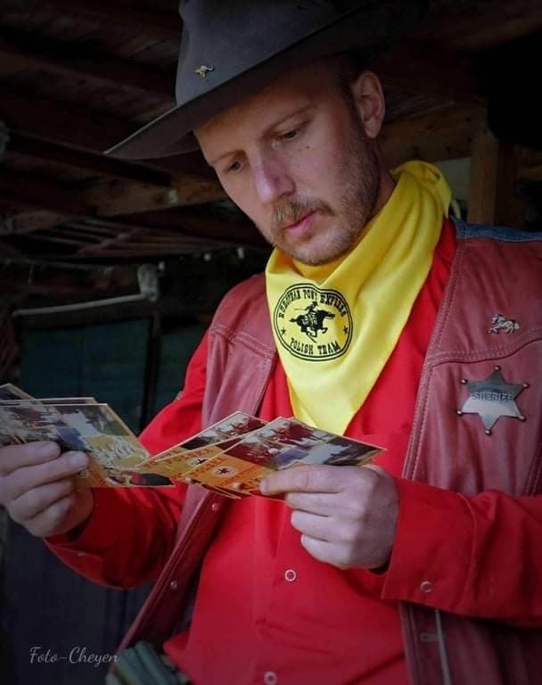 Sheriff odebrał pocztę konną. 🤠