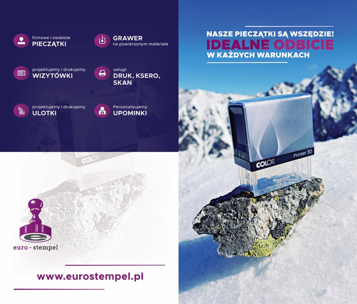 Reklama firmy oferującej pieczątki firmowe i osobiste, grawer, ulotki oraz usługi druku, ksero i skanu. Pieczątka Colop Printer 30 umieszczona na kamieniu pokrytym śniegiem z górami w tle.