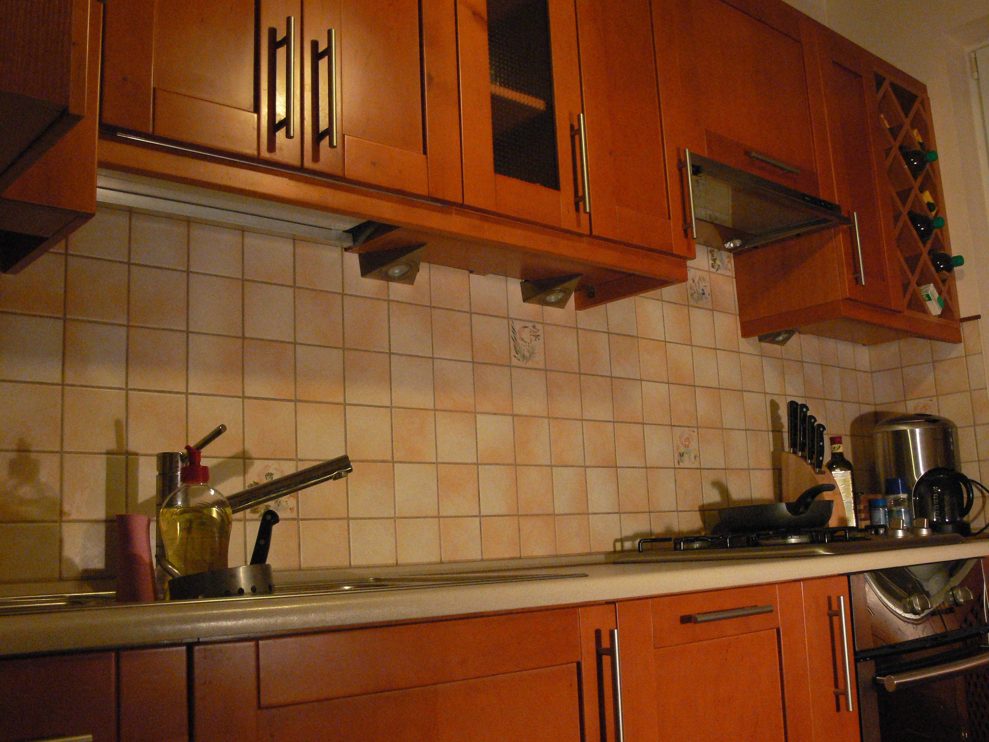 Układanie glazury, terakoty, gresu