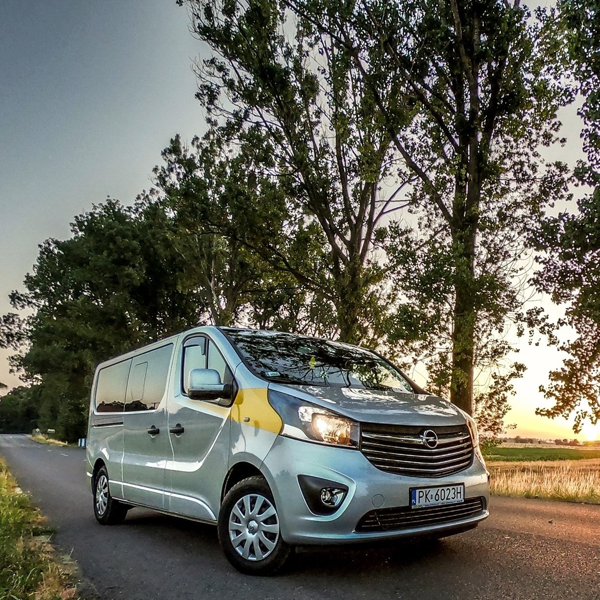 Byczyna - wschód słońca podczas powrotu z pracy na weselu.