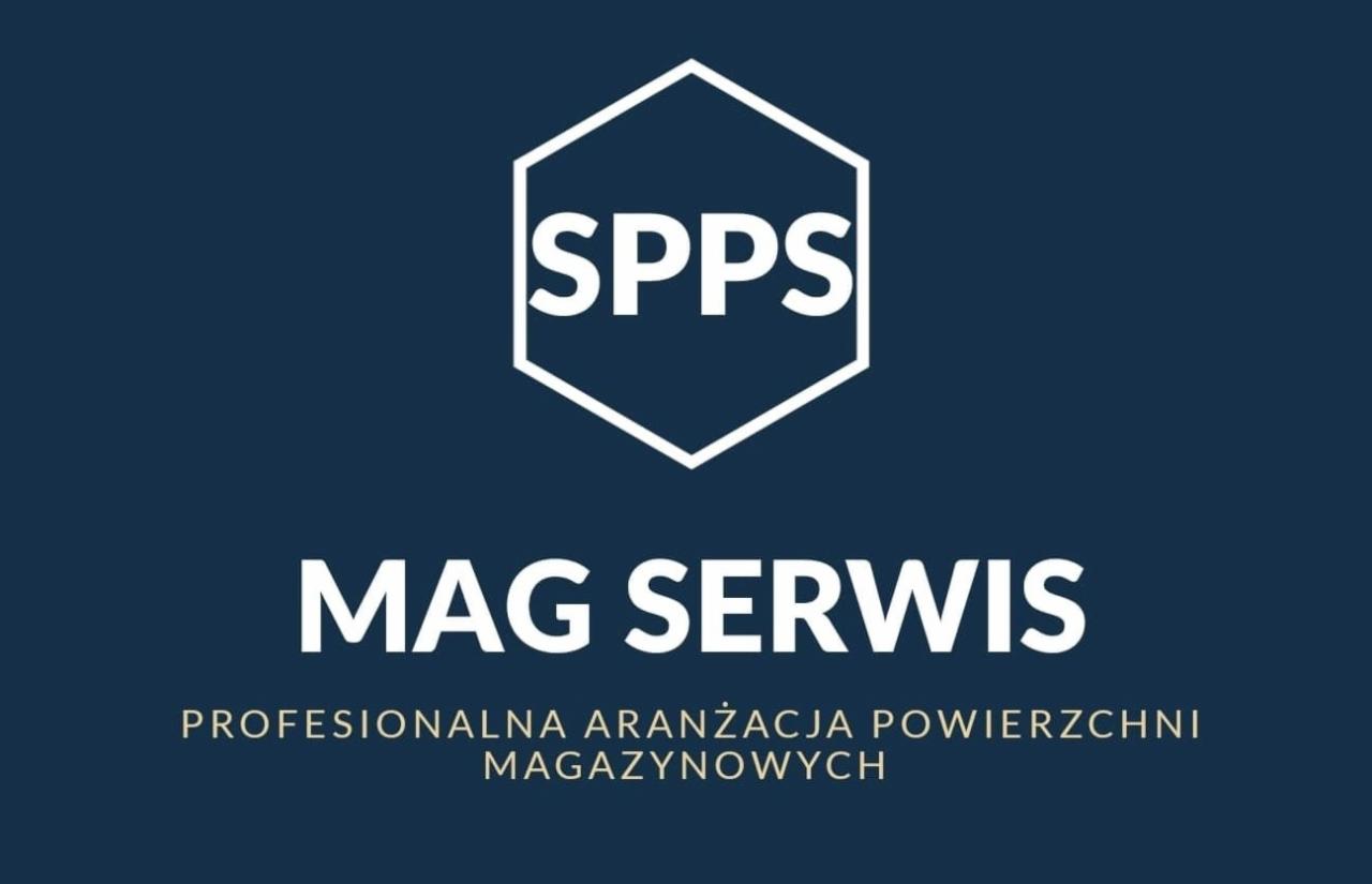 Logo firmy SPPS MAG SERWIS specjalizującej się w profesjonalnej aranżacji powierzchni magazynowych, na granatowym tle.