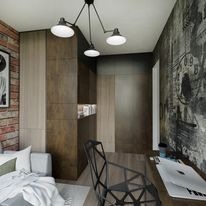 Pokój w stylu loft z ceglaną ścianą, szarą sofą z białym pledem, biurkiem z laptopem i designerską lampą sufitową z trzema kloszami.